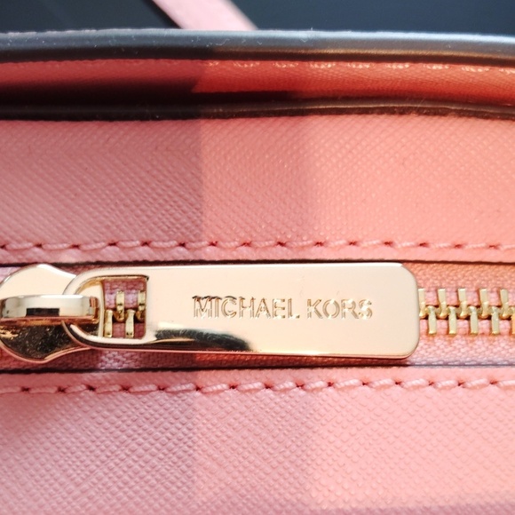 Michael Kors Pink Oval Crossbody Medium - Picture 12 of 16